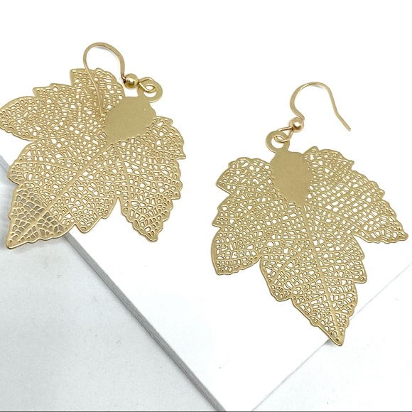 2/$35🖤 Gold Plated | Openwork Maple Leaf Earrings D31 - Picture 4 of 8
